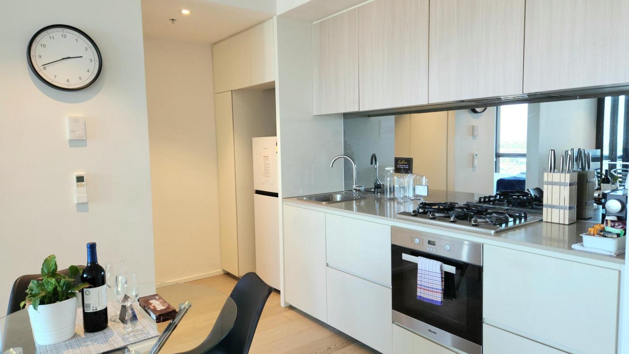 Apartment Lifestyle - Views On Collins